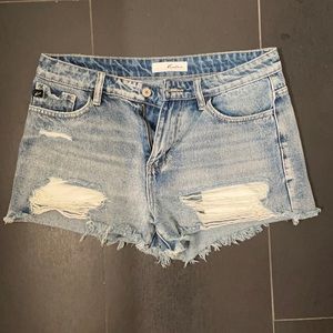 Distressed light wash jean shorts!
